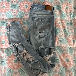 American eagle Light washed distressed jeans